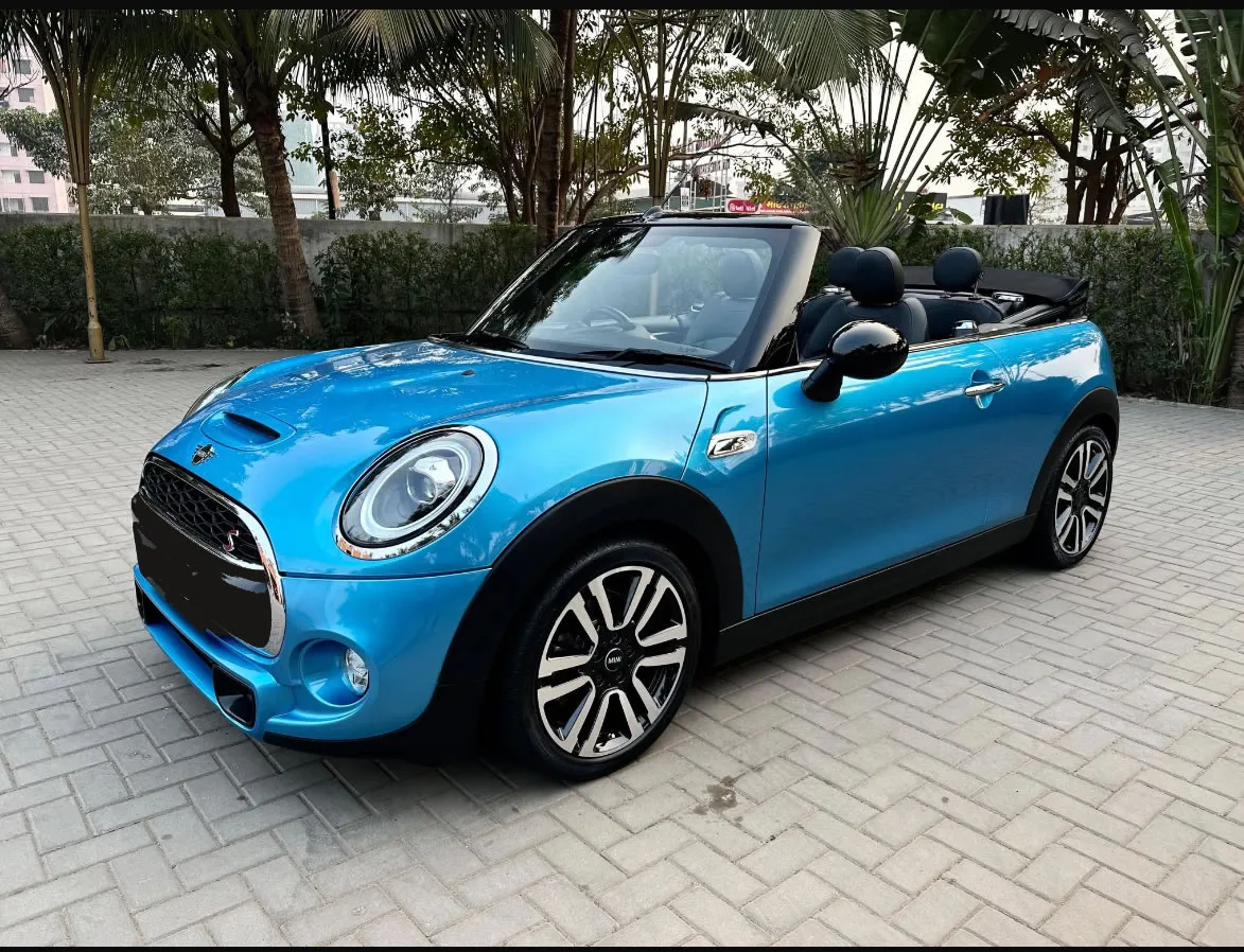 Right side view of the Mini Cooper, perfect for navigating Goa's streets.